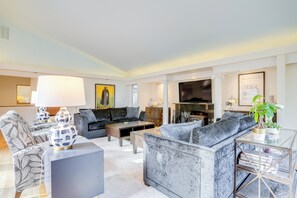 Living Room | Flat-Screen TV