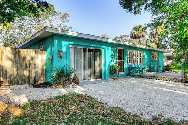 Englewood Vacation Rental | 3BR | 2BA | 1 Step Required | 1,500 Sq Ft