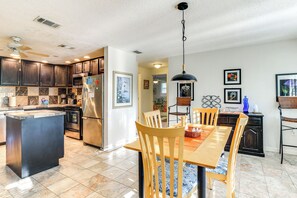 Dining Table | Dishware & Flatware