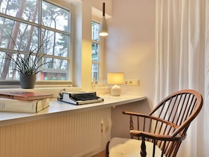 Landhaus Victoria, Möwe - Blick auf den Arbeitsplatz im Wohnbereich