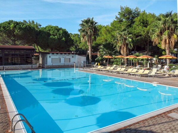 Piscine, Propriété, Loisir, Immobilier, L'Eau, Recours, Vacances, Maison, Arbre, Centre De Loisirs