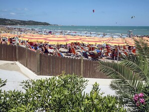 Plage, Vacances, Tourisme, Foule, Arbre, Été, Architecture, Océan, Mer, Bois