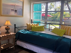 Sunroom Day Bed - Fully equipped with luxurious linens. Enjoyed during the day or night.