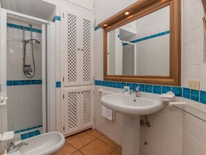 Miroir, Robinet, Luminaire Plomberie, Évier, Lavabo, Propriété, Tete De Douche, Salle De Bains, Vert, Bleu Azur