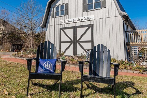 The Red Bud Barn houses 7 individual units!