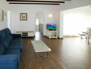 Furniture, Comfort, Interior Design, Flooring, Wood, Floor, Living Room, Table, Building, House