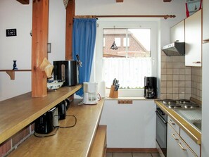 Zimmer, Eigentum, Countertop, Gebäude, Küche, Möbel, Interior Design, Haus, Decke, Fussboden