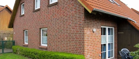 Plant, Property, Window, Building, Sky, Brickwork, Brick, Wood, House, Land Lot