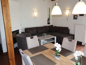 Tabelle, Couch, Eigentum, Wohnzimmer, Beleuchtung, Die Architektur, Interior Design, Studio Couch, Fussboden, Komfort