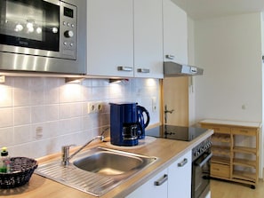 Countertop, Zimmer, Eigentum, Küche, Cabinetry, Möbel, Kleingeräte, Interior Design, Zuhause, Fliese