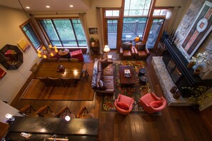 Living area/Dining area