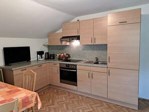 Cabinetry, Countertop, Sink, Property, Furniture, Tap, Kitchen Stove, Kitchen Sink, Building, Kitchen Appliance