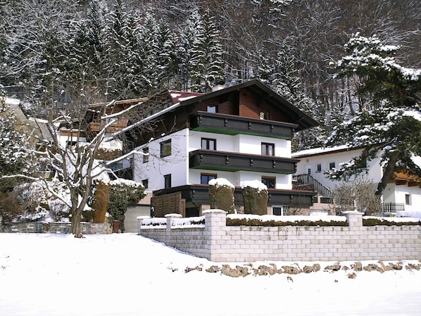 Schnee, Haus, Winter, Zuhause, Eigentum, Baum, Dach, Die Architektur, Gebäude, Wohngebiet