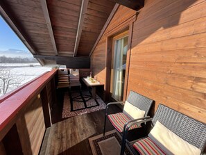 Gebäude, Eigentum, Möbel, Fenster, Holz, Pflanze, Interior Design, Haus, Stuhl, Baum