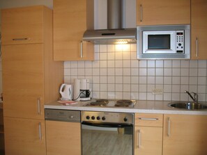 Countertop, Cabinetry, Spüle, Sinken, Eigentum, Küchengerät, Herd, Cooktop, Gasherd, Küche