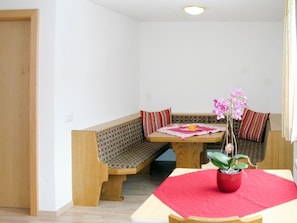 Zimmer, Eigentum, Möbel, Interior Design, Rosa, Tabelle, Haus, Gebäude, Grundeigentum, Fussboden