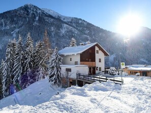 Himmel, Berg, Schnee, Gebäude, Fenster, Haus, Steigung, Baum, Hütte, Lärche