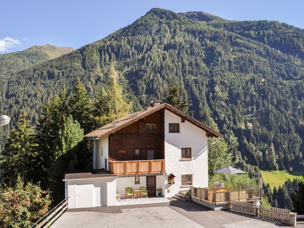 Ciel, Plante, Montagne, Propriété, Bâtiment, Arbre, Paysage Naturel, Pente, Lot Terre, Chalet