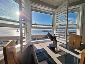 Direct panoramic sea views from the lounge bay window in all directions.