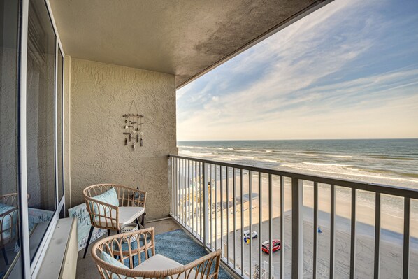 Daytona Beach Vacation Rental | 2BR | 2BA | Step-Free Access Via Elevator