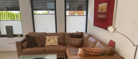 Ferienwohnung für 2 - 3 Personen, Terrasse, 90 qm-Wohnzimmer