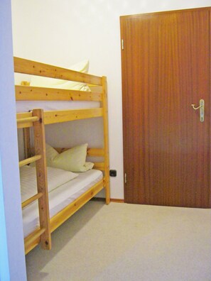 Maisonette-Ferienwohnung 56 qm separates Schlafzimmer und Ost-Balkon, App. 17-Stockbetten