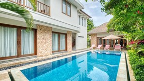 KEJORA 18 4BR FAMILY BEACHFRONT VILLA  SANUR (486)