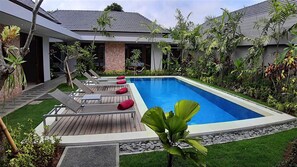 Kejora 5 – 4BR Luxury Beachfront Pool Villa  Wheelchair-Friendly (226)