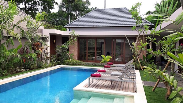 Kejora 5 – 4BR Luxury Beachfront Pool Villa  Wheelchair-Friendly (234)