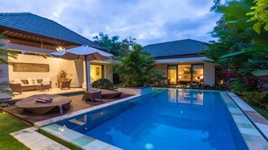 KEJORA 8  3BR BEACHFRONT  PRIVATE POOL  Sanur (348)
