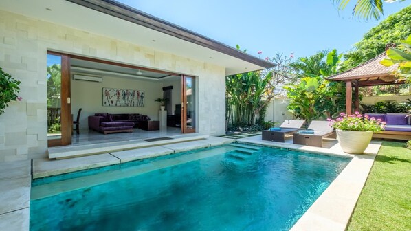 Romantic Pool Villa – 1BR Athena 2 (194)