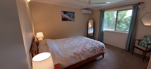 Main bedroom. Air con.