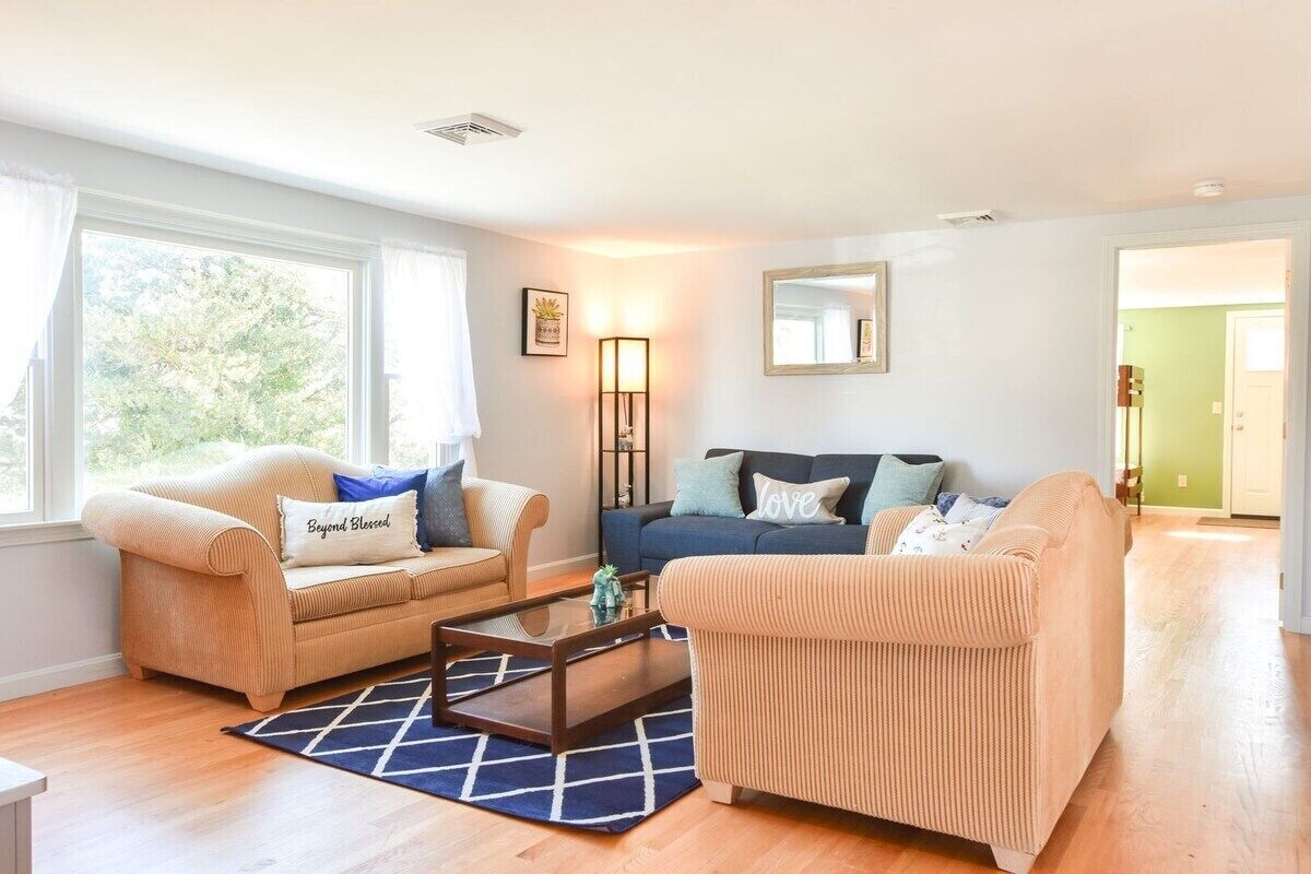 Mins to Nauset Beach & Walkable to Town!