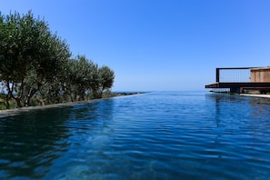 Piscina infinita