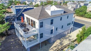 Rear and roof top decks