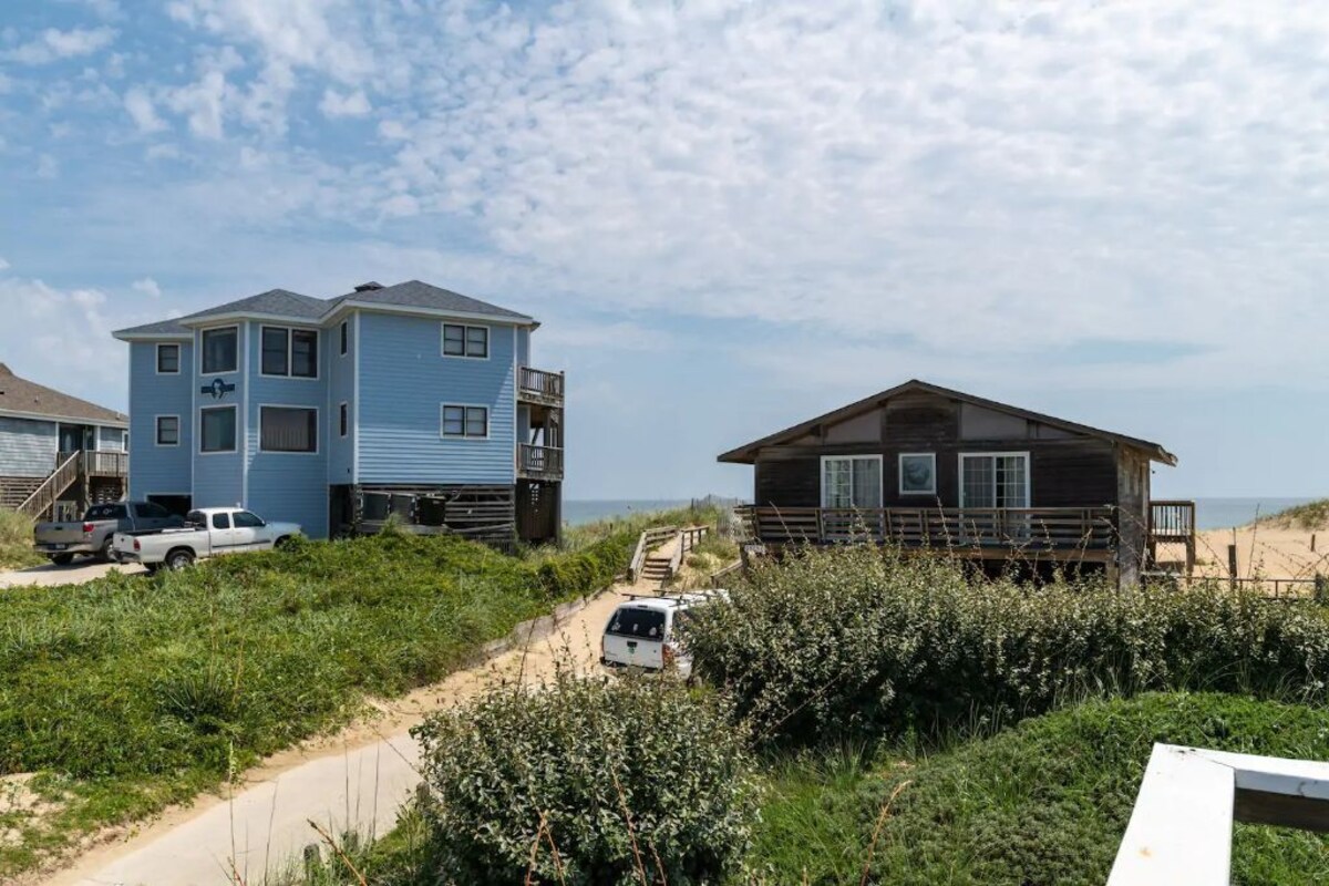 Semi-Oceanfront Ground Level Apt  Basic, Beachside Living⛱Private Access Road