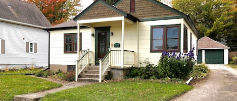 This 2-bedroom, 1-bath home resides in the small town of Cedarburg!