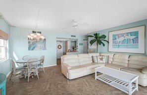 Living room/ dining room