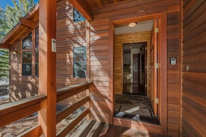 Welcome To MtnScape - Covered Entryway & Mud Room