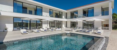Stunning Seafront House in Istria | Villa Vrsar Magnifique | Contemporary 5 Bedroom Villa | Sauna and Gym | Direct Access To Sea