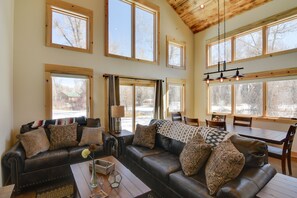 Living Room | Smart TV