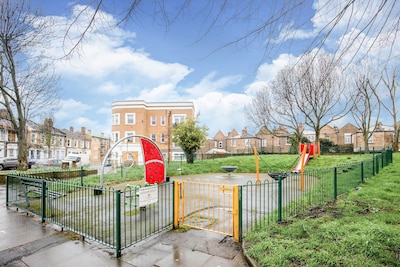 Lovely Studio in London with Patio