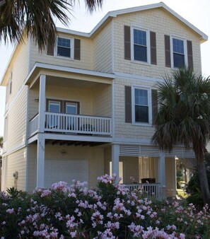 Welcome to The Rosy Spoonbill 4130 Green Heron Drive in Pointe West, Galveston