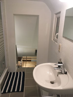 Salle de bain (avec douche)
