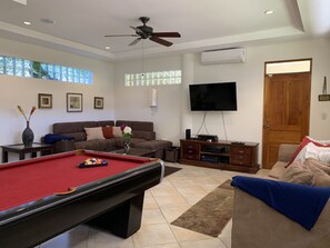 Pool table 