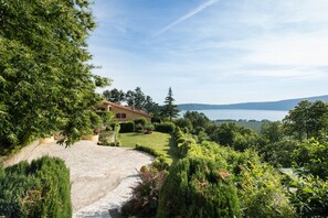 Country house with pool at lake near Viterbo 