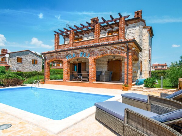 Property, Building, House, Real Estate, Home, Estate, Swimming Pool, Mansion, Villa, Architecture
