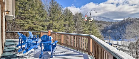 Creston Vacation Rental | 2BR | 2.5BA | 2,000 Sq Ft | Stairs Required