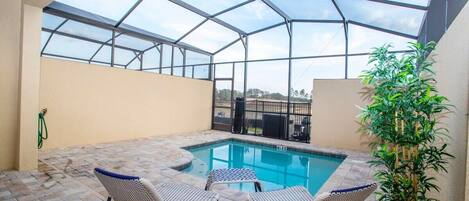 Amazing Screened Pool w Heating System Available