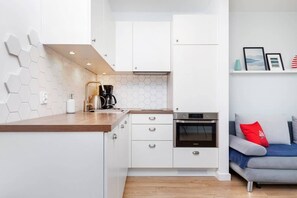 Fully equipped kitchenette. 